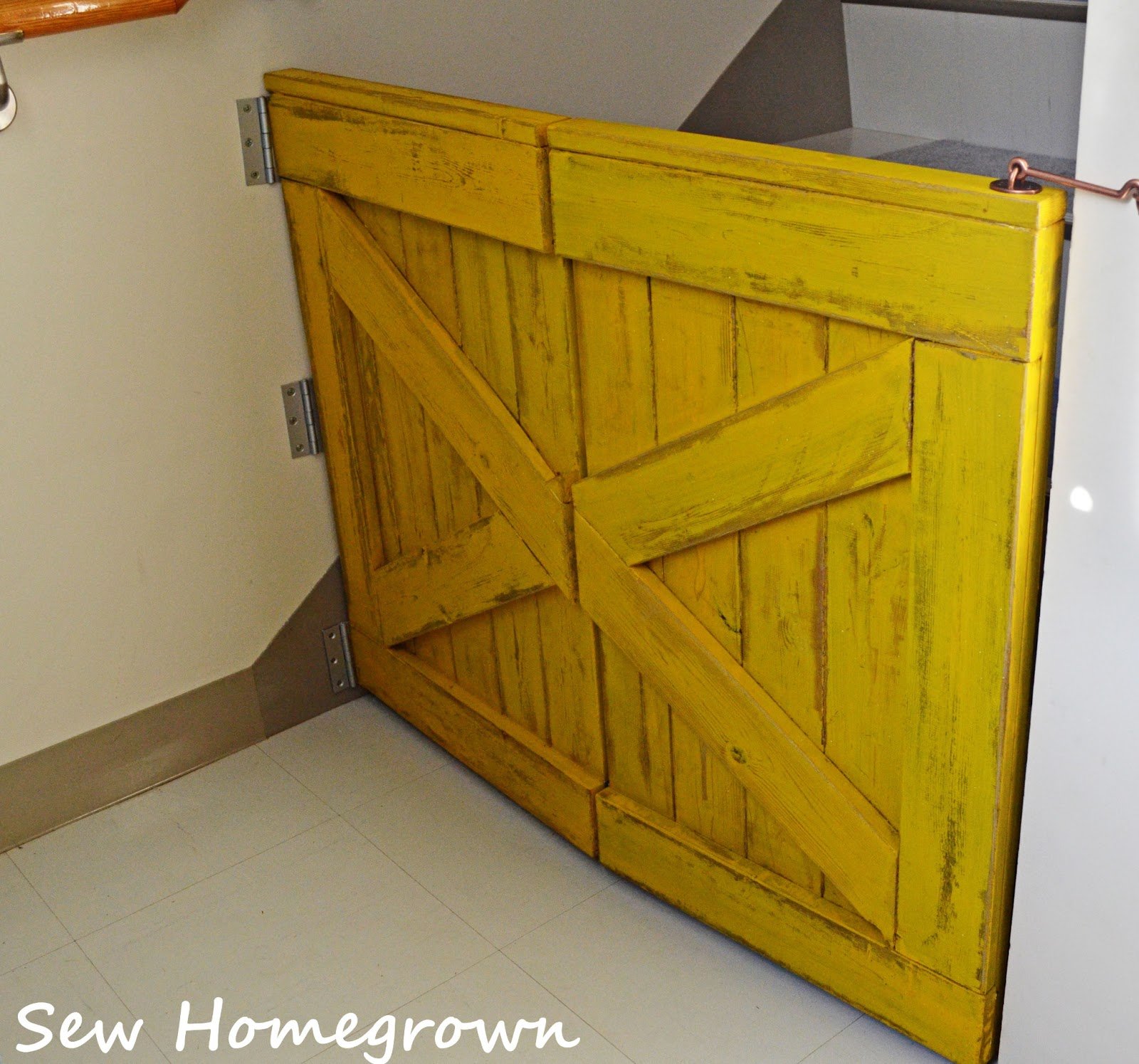 Pallet wood baby outlet gate