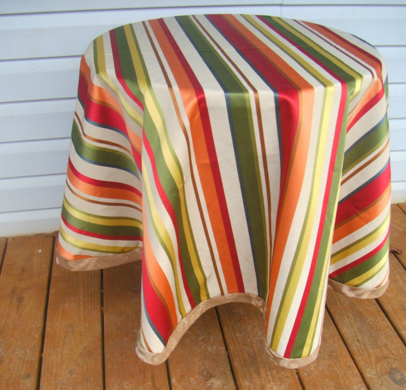 Diy Round Tablecloth Sew Homegrown, How To Make A Round Tablecloth Fit An Umbrella Table